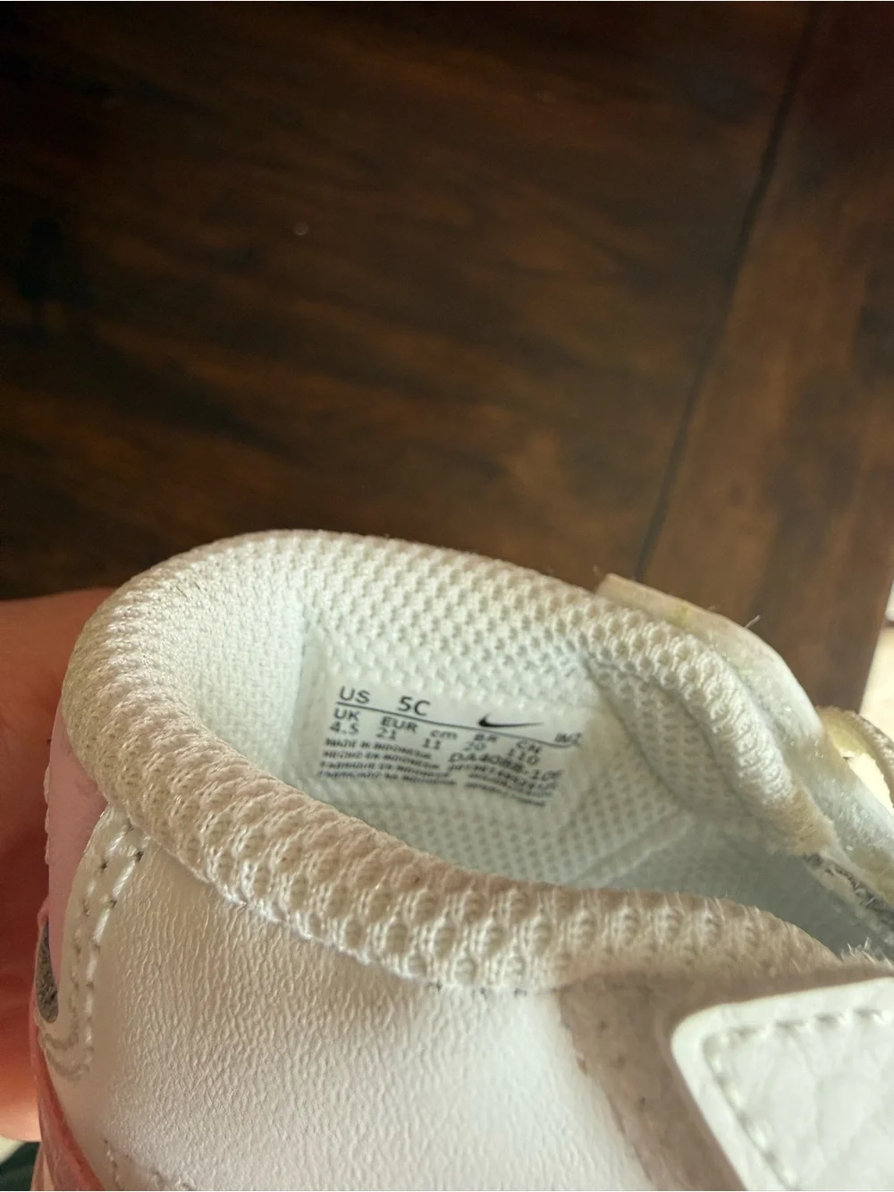 5c Little Girl Nike High-Top Sneakers in White with Pink Swoosh